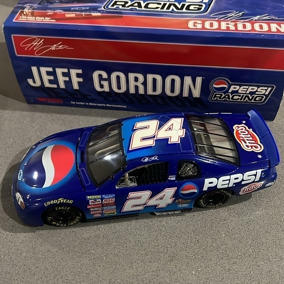 Jeff Gordon #24 Pepsi Racing 1999 Monte Carlo 1:24 Diecast Car - Picture 6 of 8